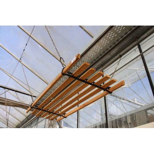 1640 - A CEILING SUSPENDED CLOTHES AIRER