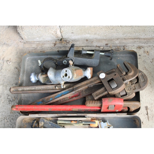 1647 - AN ASSORTMENT OF HAND TOOLS TO INCLUDE G CLAMPS AND STILSENS ETC