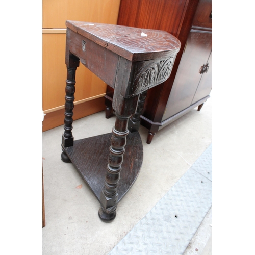 2616 - A VICTORIAN OAK CARVED CORNER TABLE WITH LATER TOP ON BOBBIN TURNED LEGS