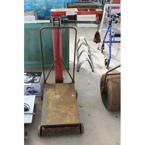 1777 - A SET OF HEAVY DUTY AVERY PLATFORM SCALES