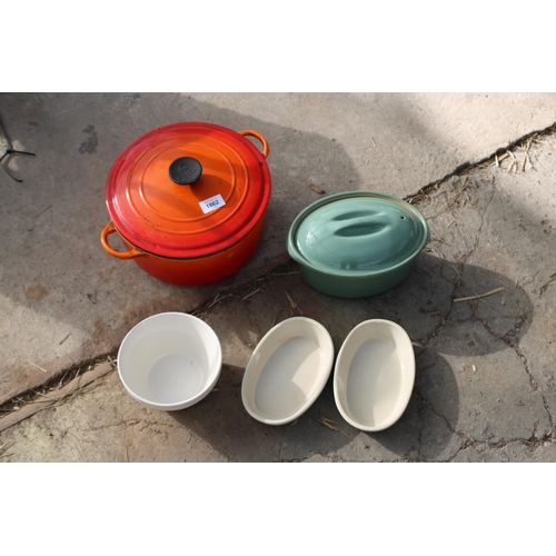 1862 - A LE CREUSET PAN AND FOUR CERAMIC COOKING DISHES