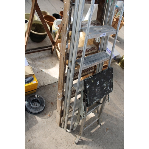 1865 - A VINTAGE WOODEN FIVE RUNG STEP LADDER, A FIVE RUNG ALUMINIUM STEP LADDER AND A FOLDING STEP STOOL