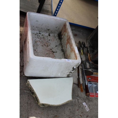 1879 - A WHITE BELFAST SINK AND A DECORATIVE WOODEN WALL SHELF