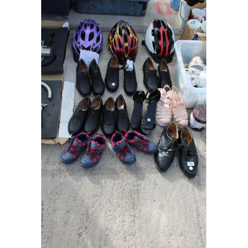 1893 - AN ASSORTMENT OF MENS AND LADIES SHOES AND THREE BIKE HELMETS