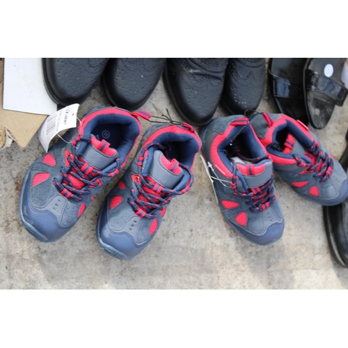 1893 - AN ASSORTMENT OF MENS AND LADIES SHOES AND THREE BIKE HELMETS