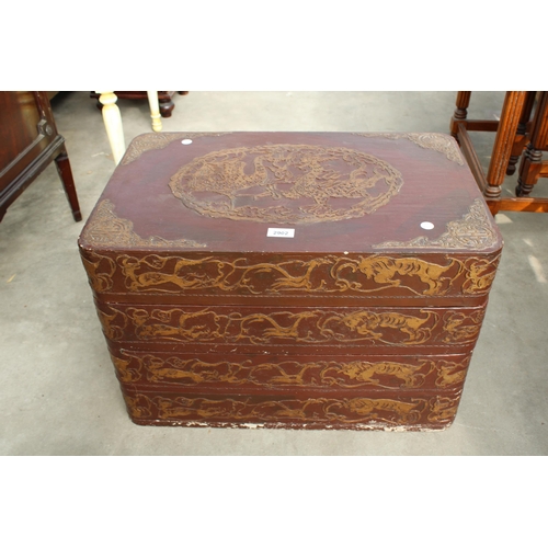 2902 - AN ORIENTAL FOUR DIVISION STACKING STORAGE BOXES WITH RAISED GILT DECORATION 24