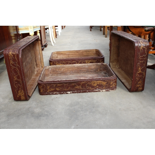 2902 - AN ORIENTAL FOUR DIVISION STACKING STORAGE BOXES WITH RAISED GILT DECORATION 24