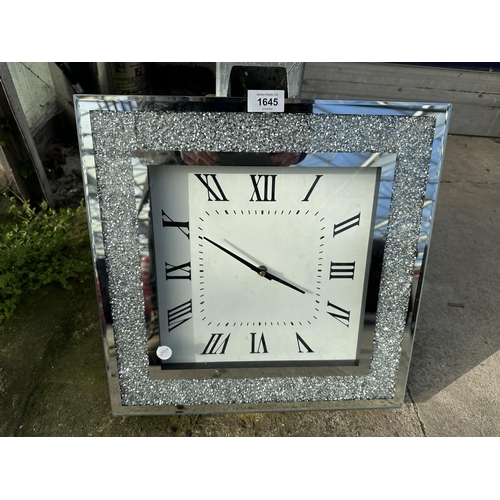 1645 - A MODERN SPARKLY WALL CLOCK