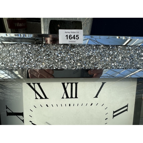 1645 - A MODERN SPARKLY WALL CLOCK