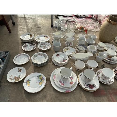 2046 - A LARGE ASSORTMENT OF CERAMICS AND GLASS WARE TO INCLUDE BOWLS, PLATES AND CUPS AND SAUCERS ETC