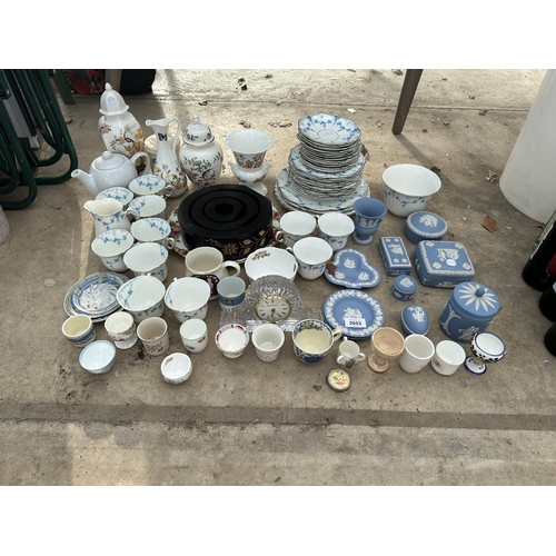 2053 - AN ASSORTMENT OF CERAMICS TO INCLUDE WEDGWOOD AND ANYSLEY ETC