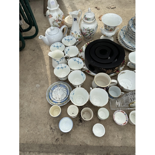 2053 - AN ASSORTMENT OF CERAMICS TO INCLUDE WEDGWOOD AND ANYSLEY ETC