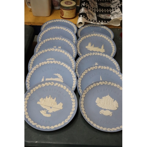 1001 - A COLLECTION OF POWDER BLUE WEDGWOOD JASPERWARE CABINET PLATES PLUS STANDS - 11 IN TOTAL