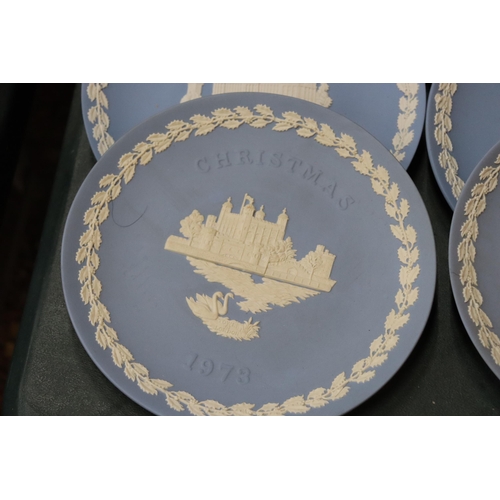 1001 - A COLLECTION OF POWDER BLUE WEDGWOOD JASPERWARE CABINET PLATES PLUS STANDS - 11 IN TOTAL