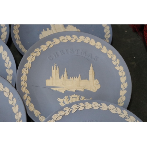 1001 - A COLLECTION OF POWDER BLUE WEDGWOOD JASPERWARE CABINET PLATES PLUS STANDS - 11 IN TOTAL