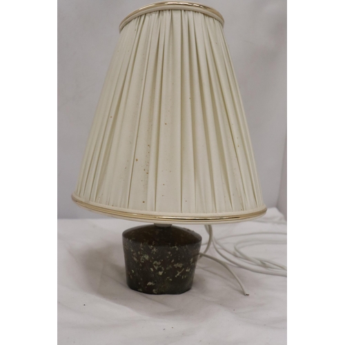 909 - A TABLE LAMP  HEIGHT 32CM BELIEVED TO BE MADE FROM CORNISH SERPENTINE FROM THE LIZARD PENINSULA