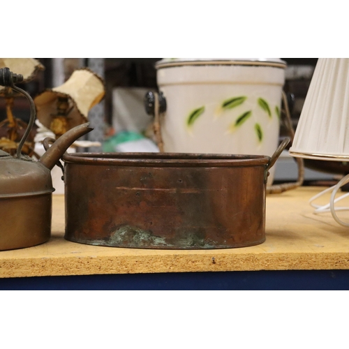 910 - THREE PIECES OF VINTAGE COPPER TO INCLUDE A KETTLE, PLANTER AND BUCKET