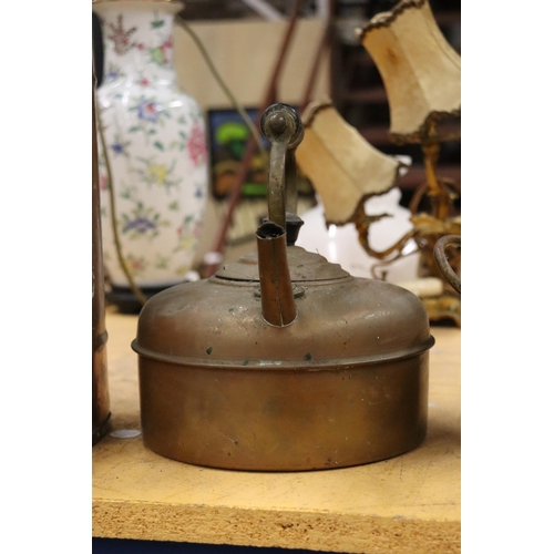 910 - THREE PIECES OF VINTAGE COPPER TO INCLUDE A KETTLE, PLANTER AND BUCKET