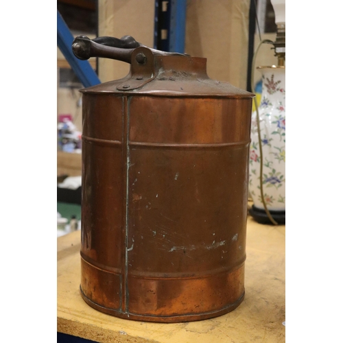 910 - THREE PIECES OF VINTAGE COPPER TO INCLUDE A KETTLE, PLANTER AND BUCKET