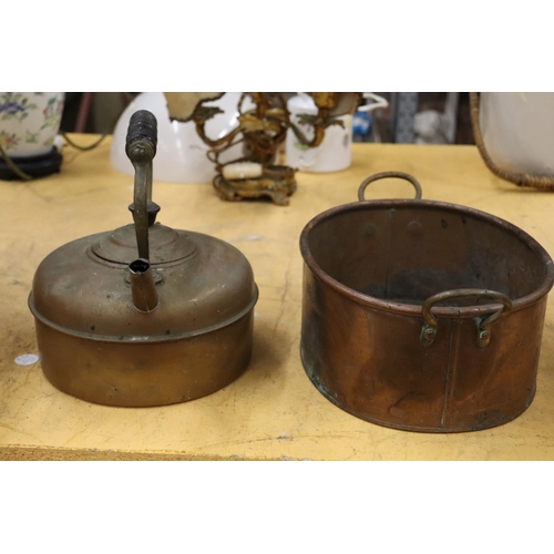 910 - THREE PIECES OF VINTAGE COPPER TO INCLUDE A KETTLE, PLANTER AND BUCKET