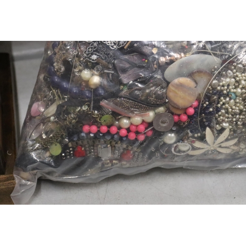 988 - A LARGE QUANTITY OF VINTAGE COSTUME JEWELLERY AND BEADS - 12 KG IN TOTAL