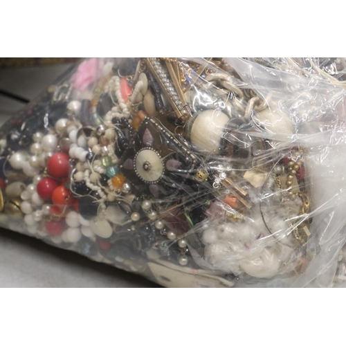 988 - A LARGE QUANTITY OF VINTAGE COSTUME JEWELLERY AND BEADS - 12 KG IN TOTAL