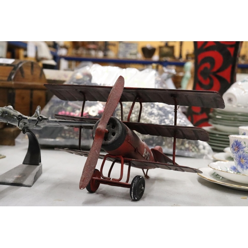 989 - FOUR AEROPLANE MODELS TO INCLUDE TWO TIN PLATE PLUS AN AVRO LANCASTER AND A 1944 BOEING B-17F FLYING... 