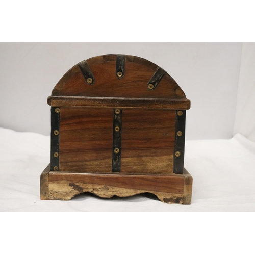 990 - A VINTAGE SMALL DOMED WOODEN CHEST WITH METAL BANDING AND TWO DRAWERS, HEIGHT 21CM, LENGTH 26CM, DEP... 