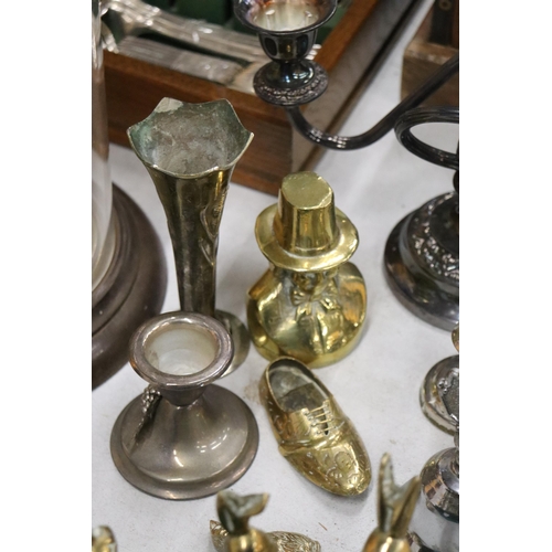 991 - A QUANTITY OF BRASS AND SILVER PLATE TO INCLUDE A HEAVY POACHER FIGURE, CANDLESTICKS, ANIMAL FIGURES... 