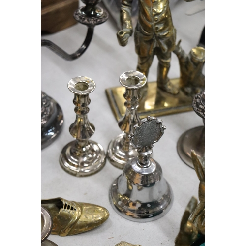 991 - A QUANTITY OF BRASS AND SILVER PLATE TO INCLUDE A HEAVY POACHER FIGURE, CANDLESTICKS, ANIMAL FIGURES... 