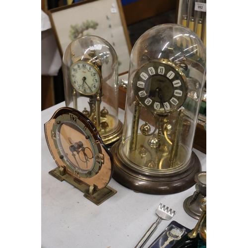 993 - TWO VINTAGE ANNIVERSARY CLOCKS IN DOMES PLUS A MANTLE CLOCK