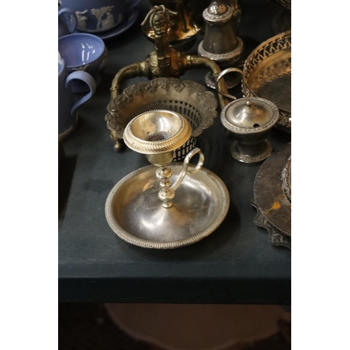 997 - A QUANTITY OF SILVER PLATED ITEMS TO INCLUDE A LARGE  BOWL, CANDLESTICK, TRAY, PLATES, SUGAR SIFTER,... 