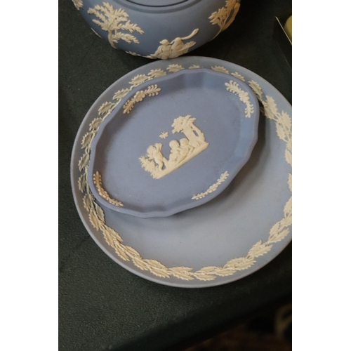 998 - A COLLECTION OF POWDER BLUE WEDGWOOD JASPERWARE TO INCLUDE A TEAPOT, CUPS, SAUCERS, JUGS, BOWLS, ETC