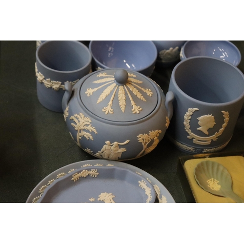 998 - A COLLECTION OF POWDER BLUE WEDGWOOD JASPERWARE TO INCLUDE A TEAPOT, CUPS, SAUCERS, JUGS, BOWLS, ETC