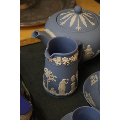 998 - A COLLECTION OF POWDER BLUE WEDGWOOD JASPERWARE TO INCLUDE A TEAPOT, CUPS, SAUCERS, JUGS, BOWLS, ETC