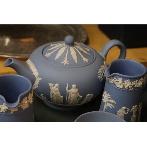 998 - A COLLECTION OF POWDER BLUE WEDGWOOD JASPERWARE TO INCLUDE A TEAPOT, CUPS, SAUCERS, JUGS, BOWLS, ETC