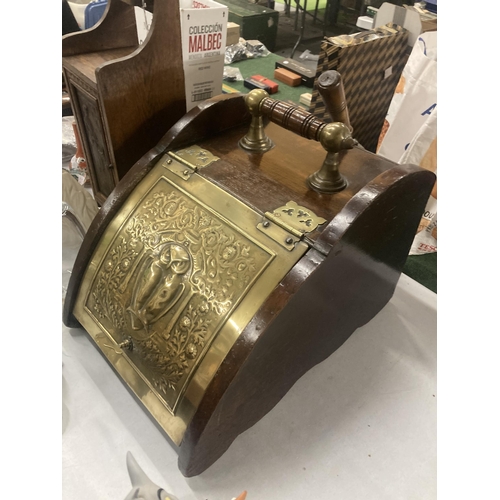 101A - AN ARTS AND CRAFTS, MAHOGANY AND BRASS COAL SCUTTLE, WITH OWL DESIGN TO THE FRONT, PLUS A SHOVEL