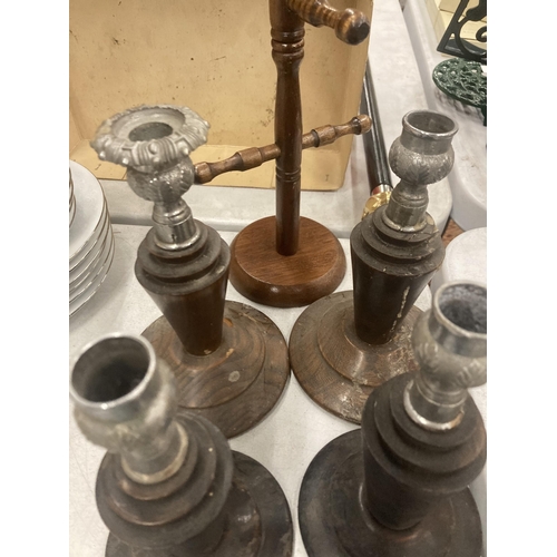 985 - FIVE CANDLESTICKS TO INCLUDE FOUR WITH SILVER PLATED TOPS AND A MUG HOLDER