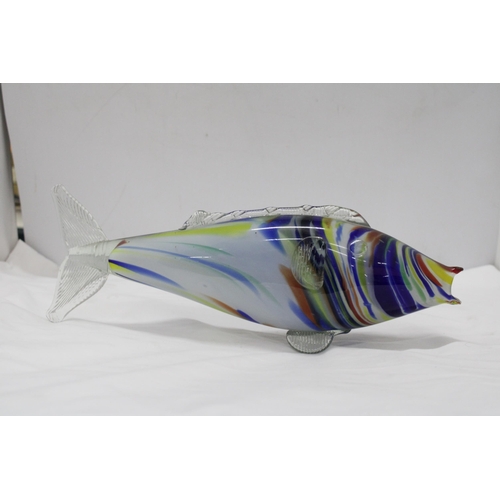 1186 - A MURANO STYLE MOTTLED GLASS FISH TOGETHER WITH A BRASS PLANT STAND