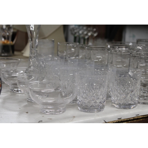 1187 - A LARGE COLLECTION OF GLASSWARE TO INCLUDE DESSERT DISHES, JUGS, WINE GLASSES ETC