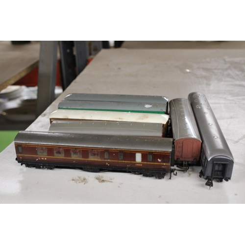 1189 - SEVEN MODEL RAILWAY CARRIAGES