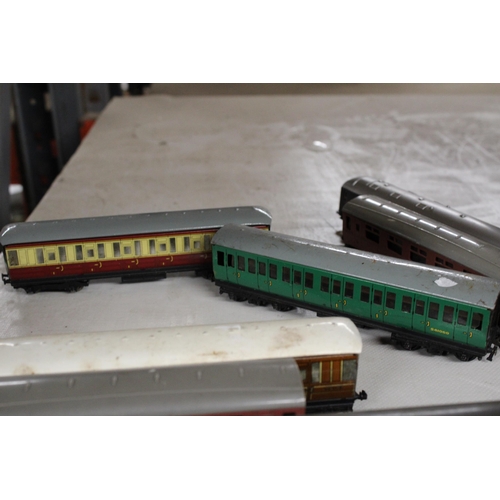 1189 - SEVEN MODEL RAILWAY CARRIAGES