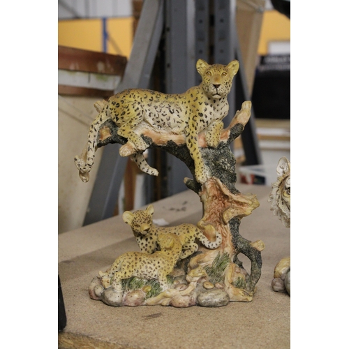 1195 - A MIXED LOT OF CERAMICS TO INCLUDE BESWICK CORGI FIGURINE (A/F) PLUS TWO TIGER AND LEOPARD SCULPTURE... 