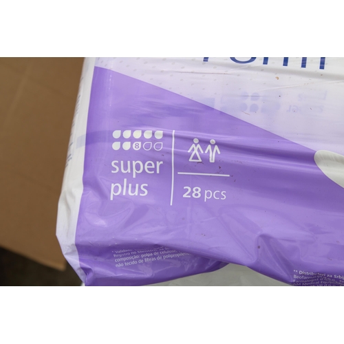 2222 - A LARGE COLLECTION OF AS NEW MOLICARE PREMIUM SUPER PLUS PADS