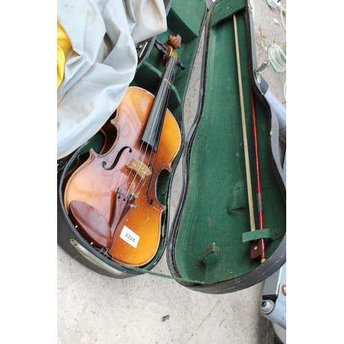 2224 - A VINTAGE CASED VIOLIN COMPLETE WITH BOW