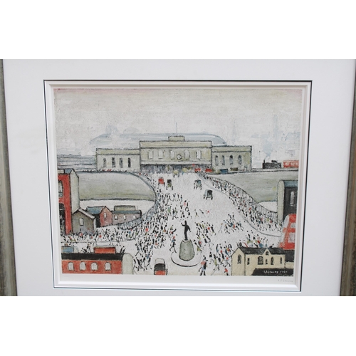 50 - * LAURENCE STEPHEN LOWRY (BRITISH 1887-1976) 'STATION APPROACH' SIGNED PRINT, BEARS MEDICI SOCIETY B... 