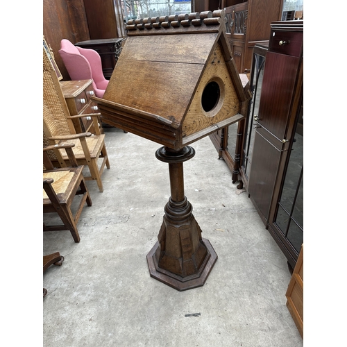 2510A - AN DOUBLE SIDED OAK CHOIR LECTERN WITH TURNED AND CARVED COLUMN