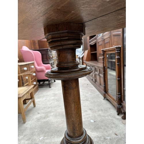 2510A - AN DOUBLE SIDED OAK CHOIR LECTERN WITH TURNED AND CARVED COLUMN