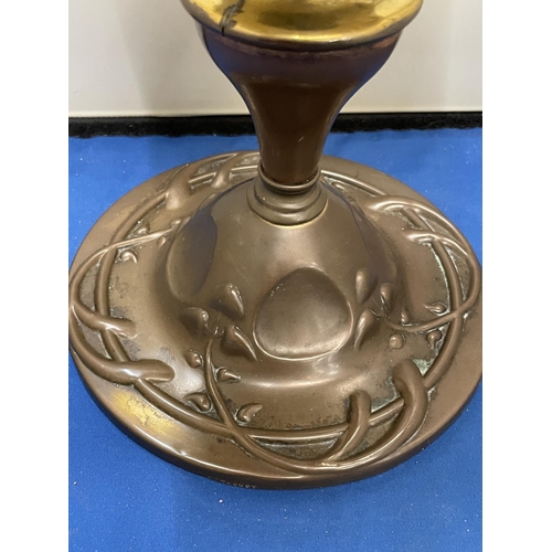 83 - AN ART NOUVEAU COPPER AND PAINTED GLASS OIL LAMP