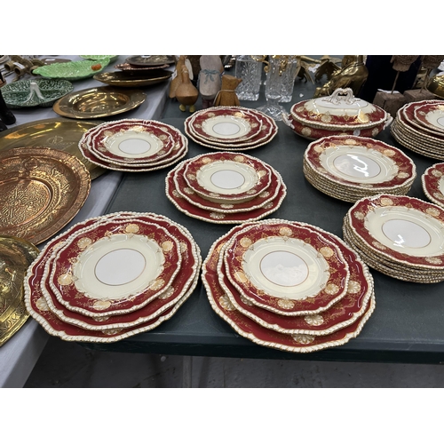 86 - AN EIGHTY EIGHT PIECE ROYAL WORCESTER HATFIELD RED DINNER SERVICE GOLD SHELLS AND LEAVES WITH A RED ... 